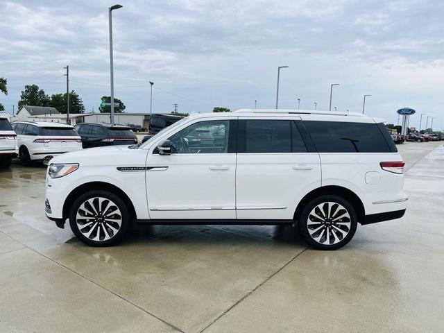 Photo of 2023 Pristine White Lincoln Navigator