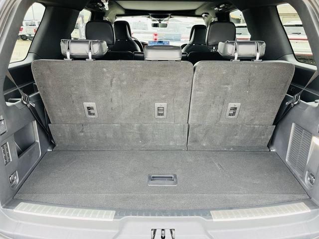 Photo of 2023 Pristine White Lincoln Navigator