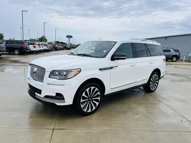 Photo of 2023 Pristine White Lincoln Navigator