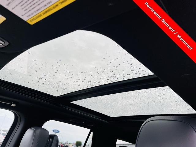 Photo of 2023 Pristine White Lincoln Navigator