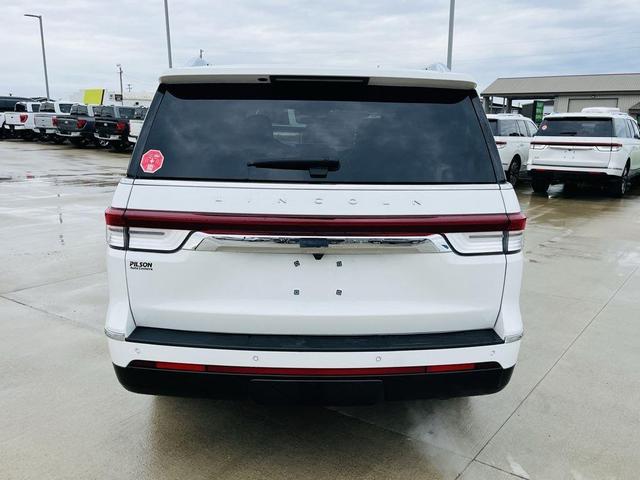 Photo of 2023 Pristine White Lincoln Navigator