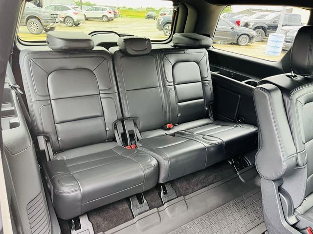 Photo of 2023 Pristine White Lincoln Navigator