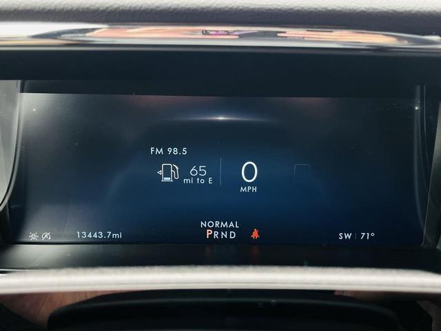 Photo of 2023 Pristine White Lincoln Navigator