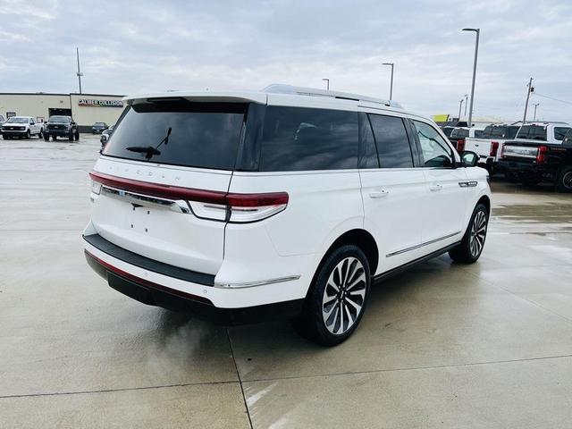 Photo of 2023 Pristine White Lincoln Navigator