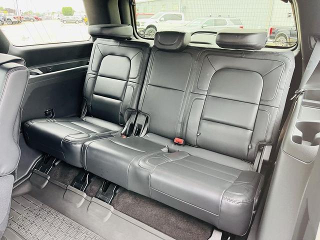 Photo of 2023 Pristine White Lincoln Navigator
