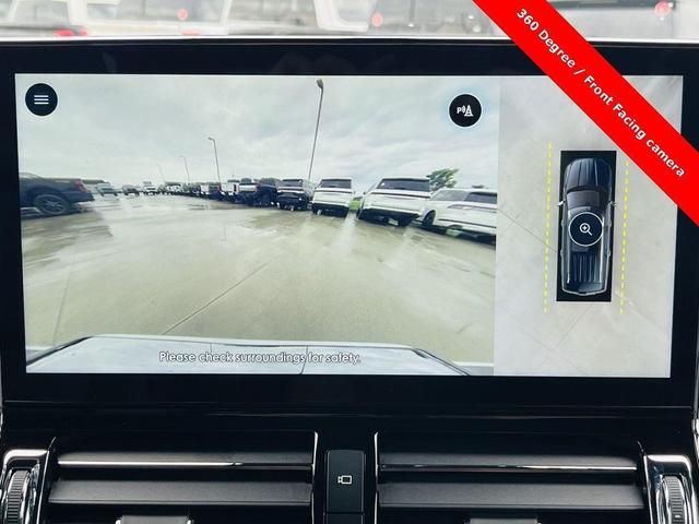Photo of 2023 Pristine White Lincoln Navigator