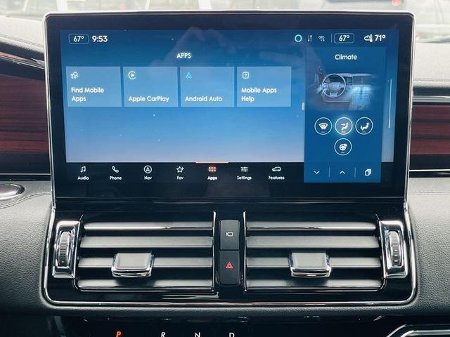 Photo of 2023 Pristine White Lincoln Navigator