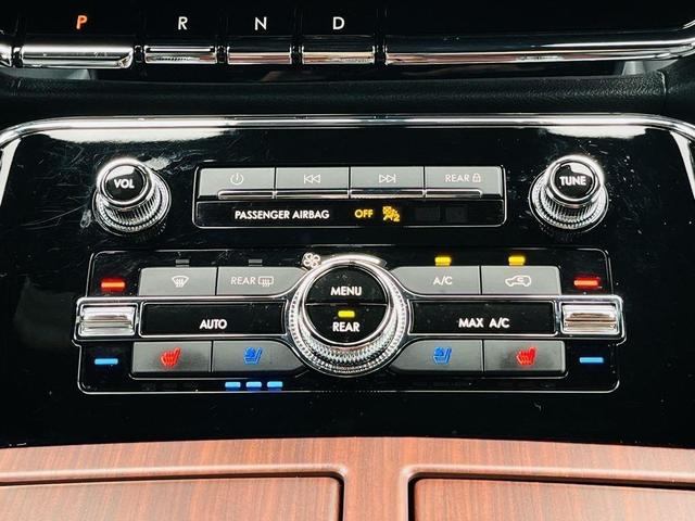 Photo of 2023 Pristine White Lincoln Navigator