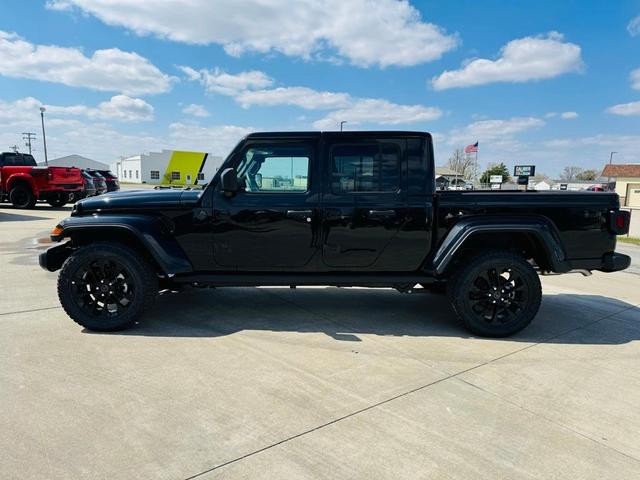 Photo of 2025 Black Clearcoat Jeep Gladiator