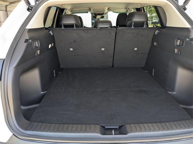 Photo of 2025 wind chill pearl Mazda CX-50