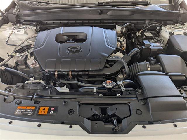 Photo of 2025 wind chill pearl Mazda CX-50
