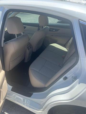 Photo of 2015 Pearl White Nissan Altima