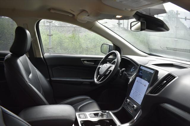 Photo of 2022 Gray Metallic Ford Edge