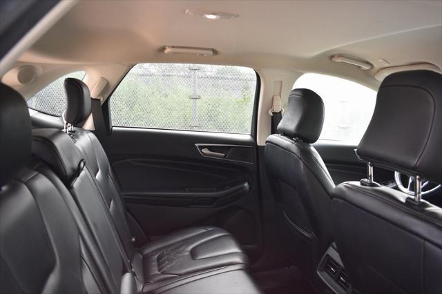 Photo of 2022 Gray Metallic Ford Edge