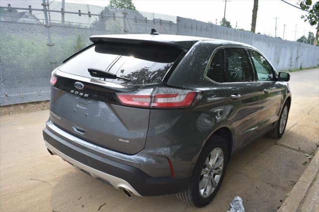Photo of 2022 Gray Metallic Ford Edge