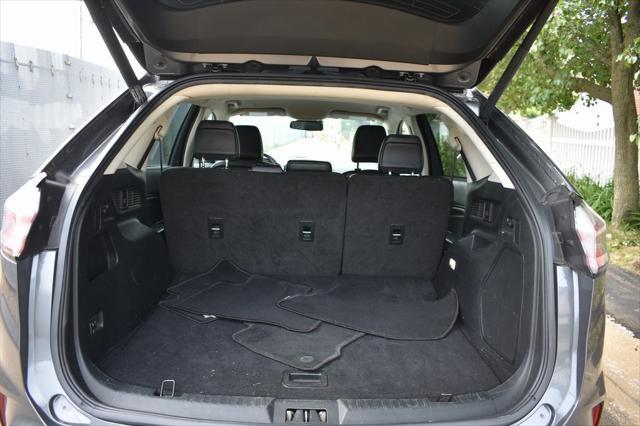 Photo of 2022 Gray Metallic Ford Edge