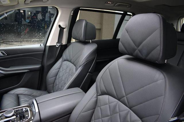 Photo of 2025 Skyscraper Gray Metallic BMW X7