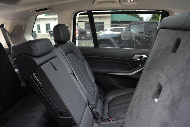 Photo of 2025 Skyscraper Gray Metallic BMW X7