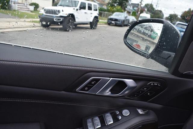 Photo of 2025 Skyscraper Gray Metallic BMW X7