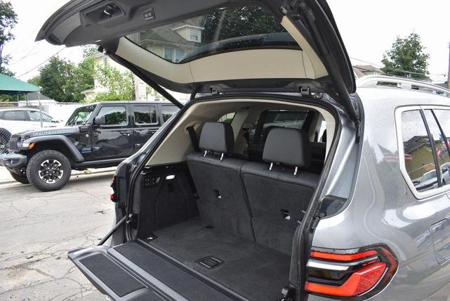 Photo of 2025 Skyscraper Gray Metallic BMW X7