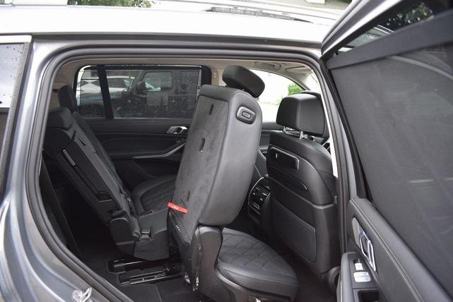 Photo of 2025 Skyscraper Gray Metallic BMW X7