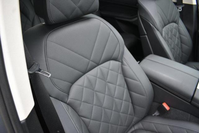 Photo of 2025 Skyscraper Gray Metallic BMW X7