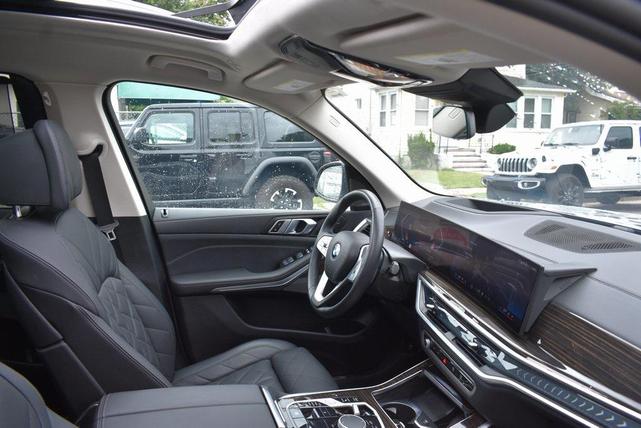 Photo of 2025 Skyscraper Gray Metallic BMW X7