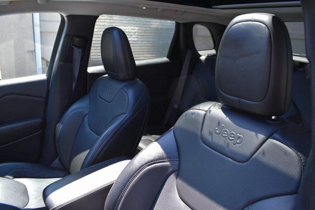 Photo of 2022 Diamond Black Crystal Pearlcoat Jeep Cherokee