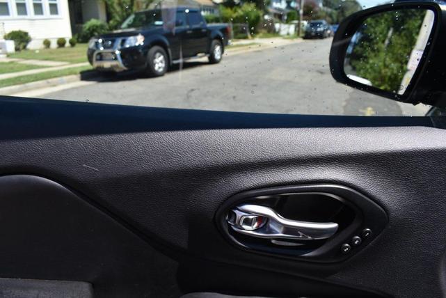Photo of 2022 Diamond Black Crystal Pearlcoat Jeep Cherokee