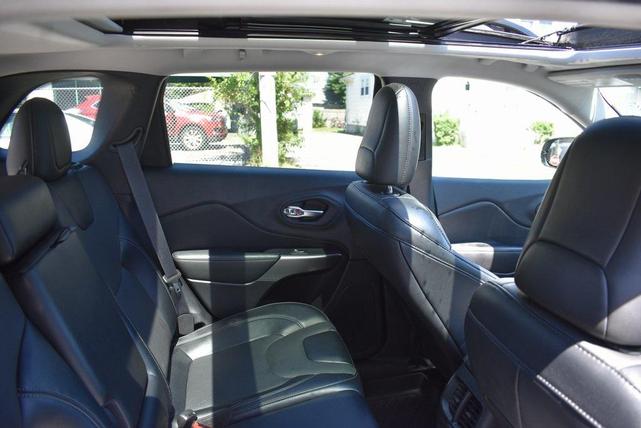 Photo of 2022 Diamond Black Crystal Pearlcoat Jeep Cherokee