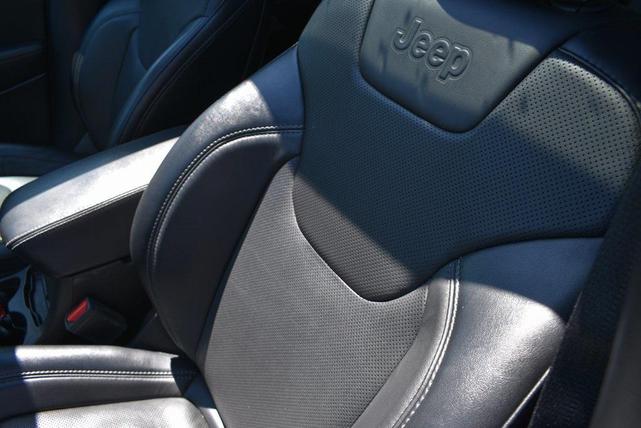 Photo of 2022 Diamond Black Crystal Pearlcoat Jeep Cherokee