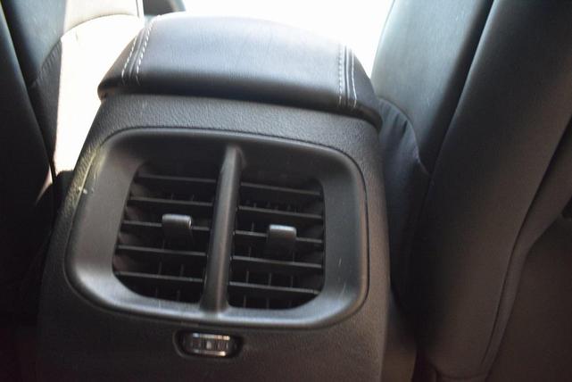 Photo of 2022 Diamond Black Crystal Pearlcoat Jeep Cherokee