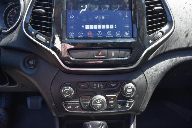 Photo of 2022 Diamond Black Crystal Pearlcoat Jeep Cherokee