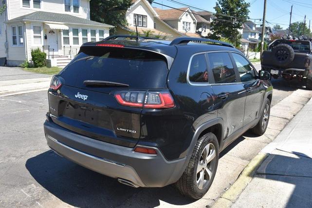 Photo of 2022 Diamond Black Crystal Pearlcoat Jeep Cherokee