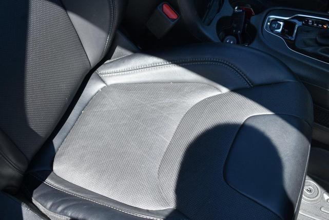 Photo of 2022 Diamond Black Crystal Pearlcoat Jeep Cherokee