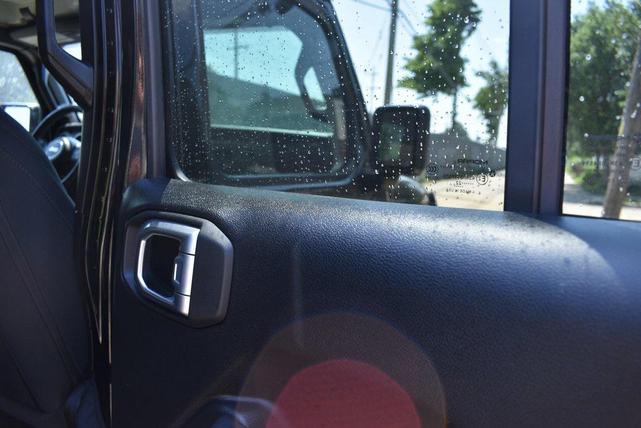 Photo of 2022 Black Clearcoat Jeep Wrangler