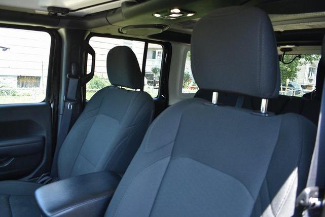 Photo of 2022 Black Clearcoat Jeep Wrangler