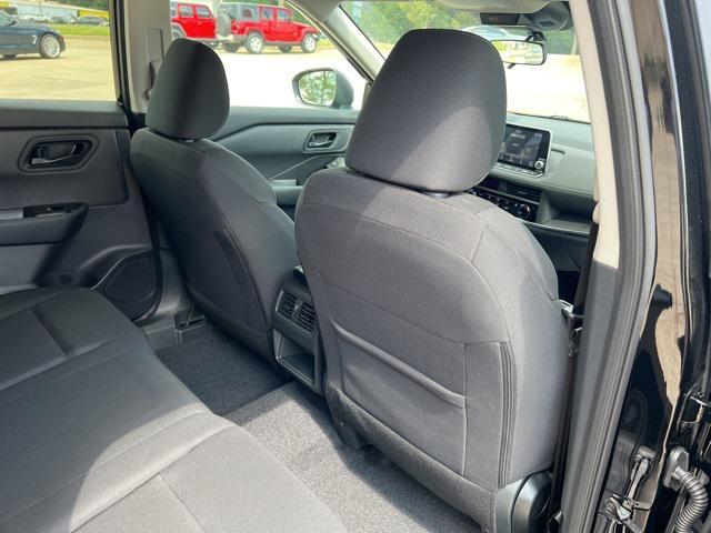 Photo of 2025 Super Black Nissan Rogue