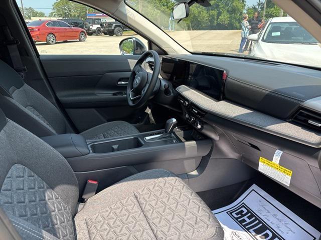 Photo of 2025 Super Black Nissan Kicks