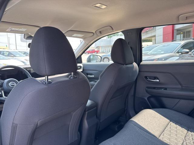Photo of 2025 Super Black Nissan Kicks