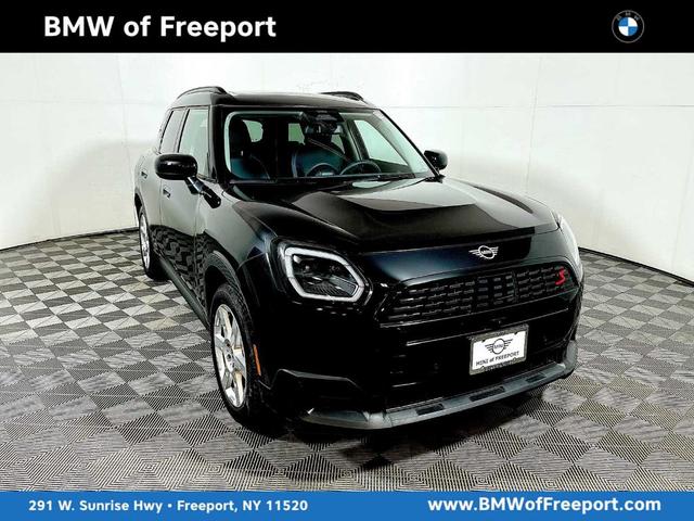 Photo of 2025 Midnight Black MINI Countryman