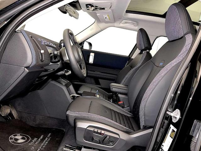 Photo of 2025 Midnight Black MINI Countryman