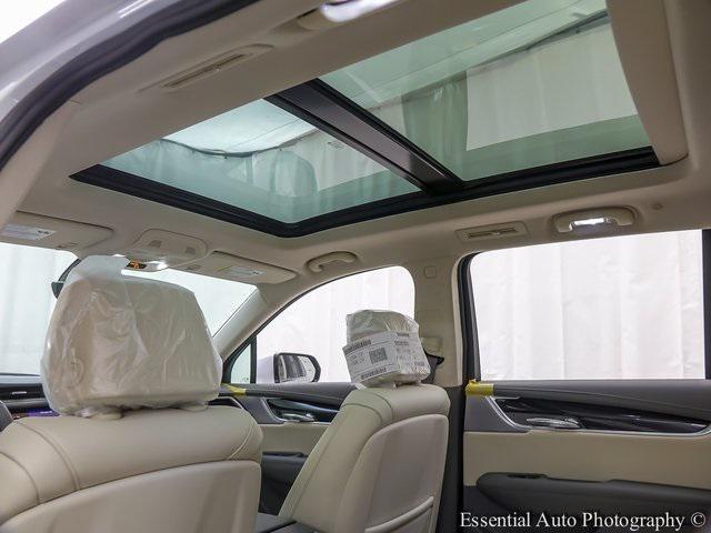 Photo of 2025 Crystal White Cadillac XT6