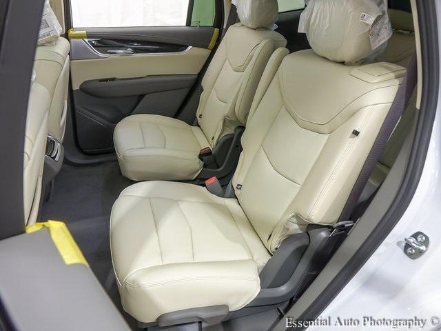 Photo of 2025 Crystal White Cadillac XT6