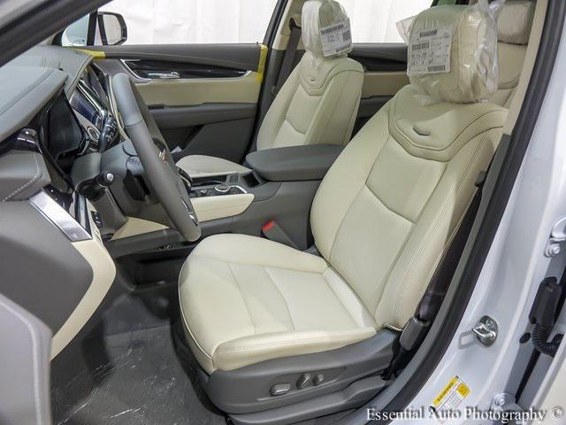 Photo of 2025 Crystal White Cadillac XT6