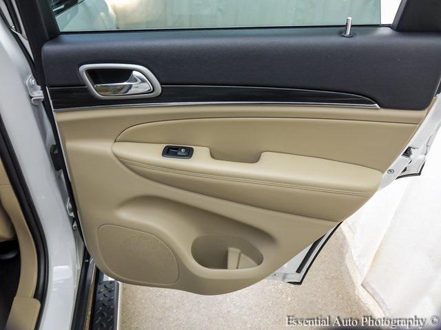 Photo of 2020 Bright White Clearcoat Jeep Grand Cherokee