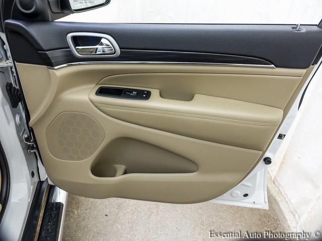 Photo of 2020 Bright White Clearcoat Jeep Grand Cherokee
