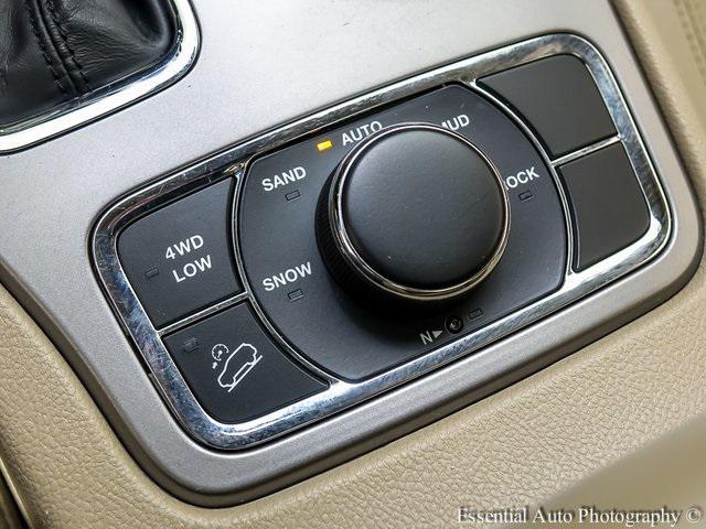 Photo of 2020 Bright White Clearcoat Jeep Grand Cherokee