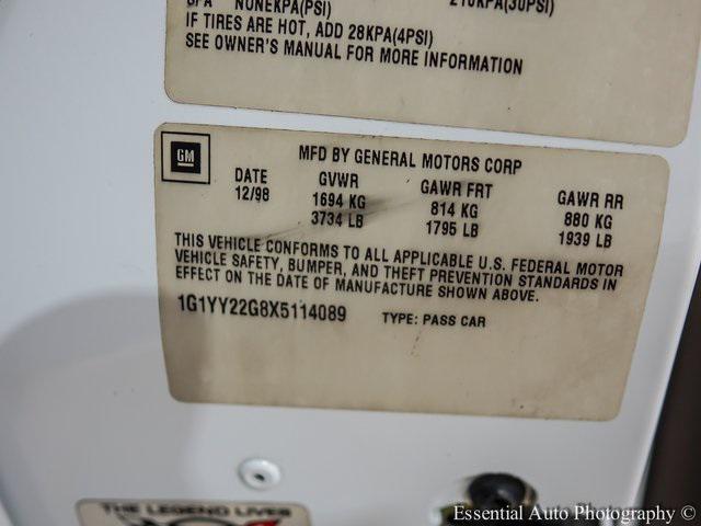 Photo of 1999 Arctic White Chevrolet Corvette
