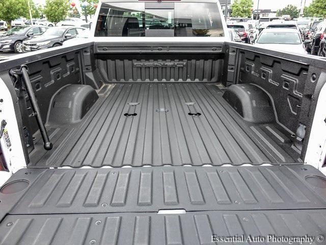 Photo of 2022 White Frost Tricoat GMC Sierra 2500
